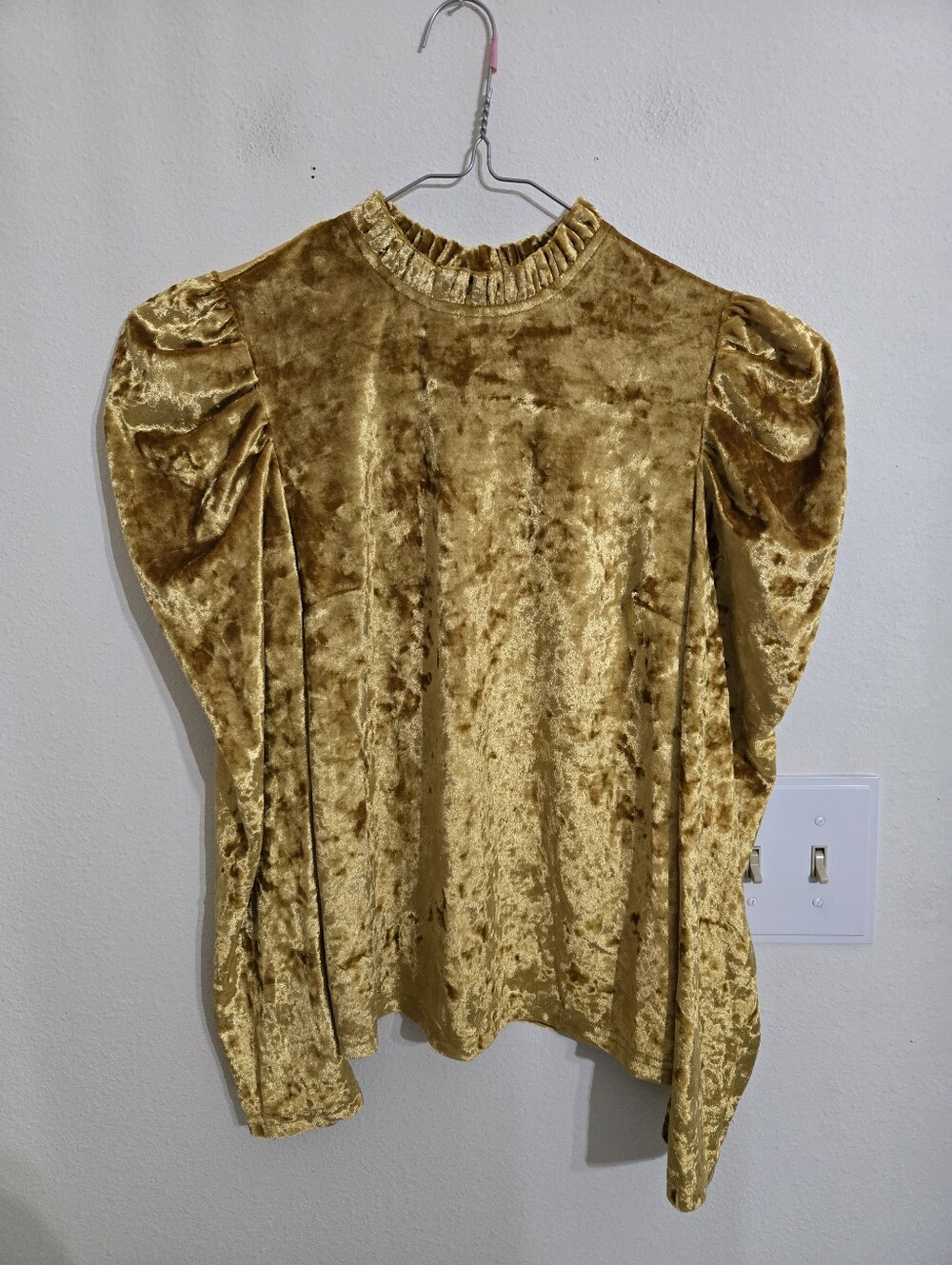 moodie Gold Velvet Puff-Sleeve Blouse